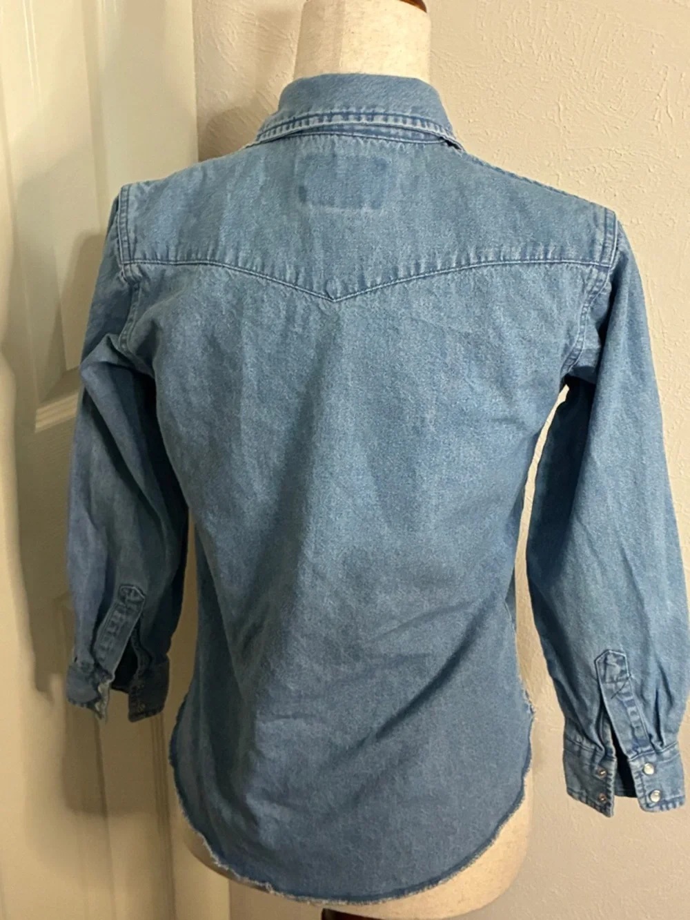 Vintage Wrangler blue cotton Girls Size Large (10-12) Western Pearl Snap Shirt